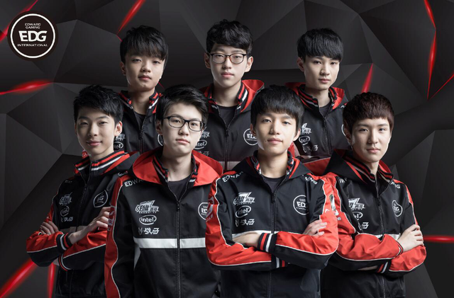 起立鼓掌的 起立鼓掌的